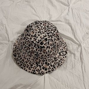 Cheetah UO bucket hat